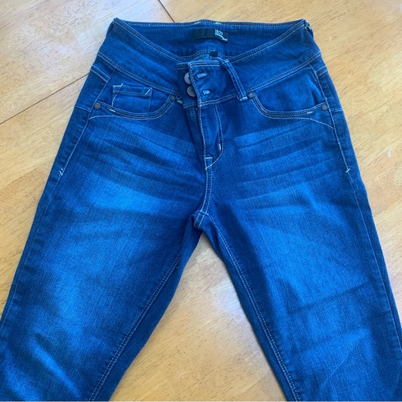 1822 Denim Cropped Skinny Jean - Picture 6 of 6
